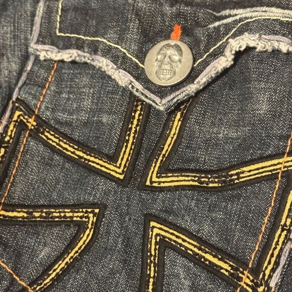 VTG LAGUNA BEACH Rare men 29 Dark Denim Shorts , skulls hardware Embroidery - Picture 4 of 10